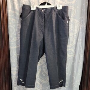 Women's Black Patterned Capri Pants